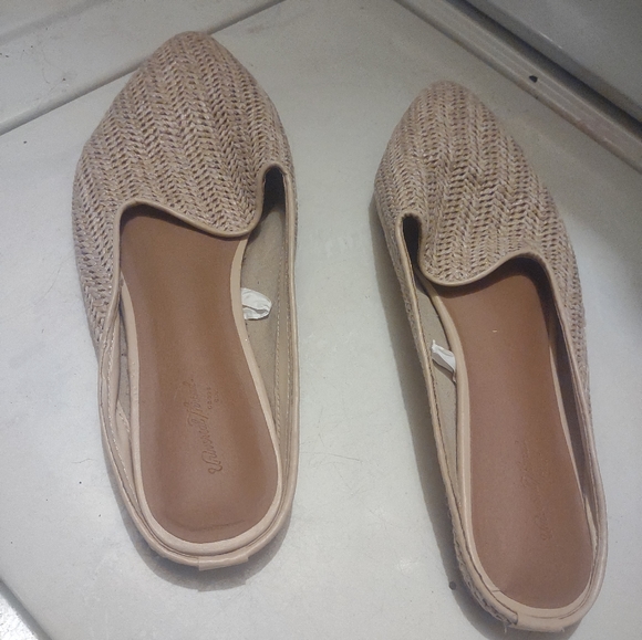 Cream colored Universal Thread slip on flats size 11 - Picture 1 of 4